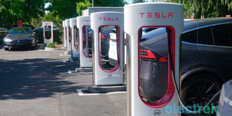 Tesla offers free supercharging