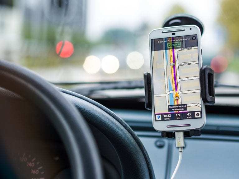 GD explores Google Maps and Waze