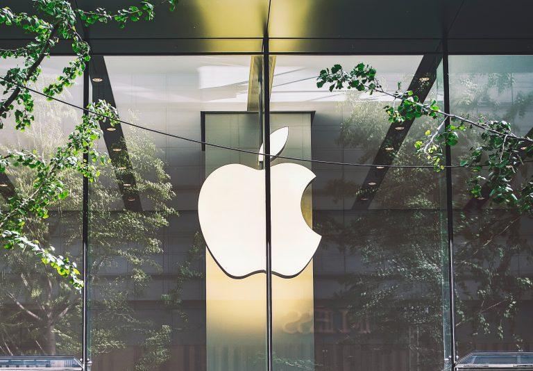 apple closes more stores