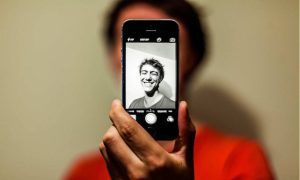 an-iphone-is-all-you-need-for-your-next-professional-headshot
