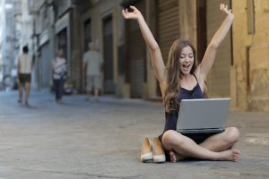 the-power-of-digital-nomadism:-how-to-earn-money-online-while-traveling-the-world?