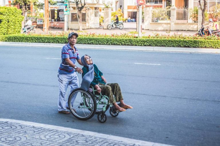 4-tips-for-businesses-trying-to-support-employees-who-are-in-a-caregiving-role