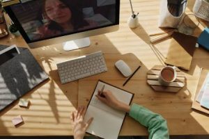 face-the-music:-zoom’s-latest-feature-puts-an-end-to-hiding-in-meetings