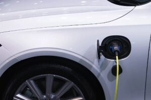driving-success:-tesla’s-worldwide-deliveries-soar-as-prices-drop-and-ev-tax-credits-kick-in