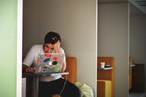 startup-struggles:-us-startups-and-entrepreneurs-grapple-with-crisis,-uncertain-future