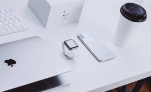 is-apple-in-trouble?