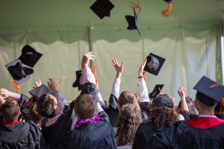 is-college-worth-it?-the-roi-of-higher-education-in-today’s-economy