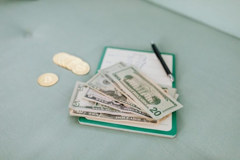 how-to-save-business-expenses-by-keeping-key-positions-in-house-and-outsourcing-others