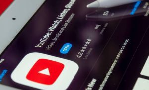 YouTube's AI summarizer