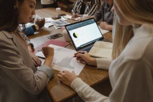 AI Use Cases in Enhancing Customer Experience in Various Industries