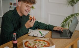 ten-ways-to-save-money-&-budget-when-working-from-home