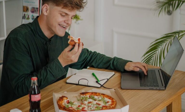 ten-ways-to-save-money-&-budget-when-working-from-home
