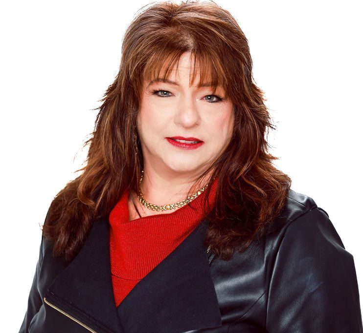 Gina Knight, real estate agent