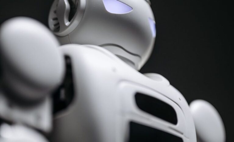 linkedin-hits-1-billion-users-launches-ai-chatbot-coach