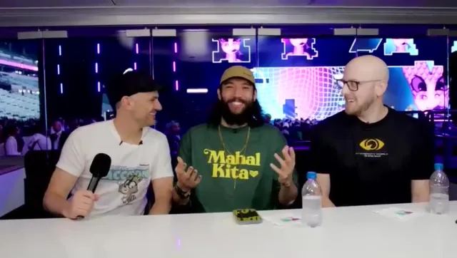 daniel-robbins-hosts-insightful-session-with-gary-vaynerchuk-at-veecon