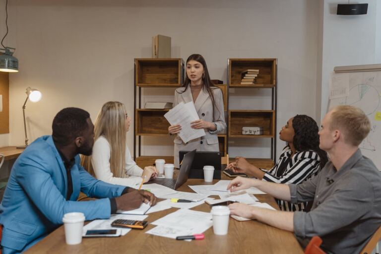 The Role of Leadership in Strengthening Internal Communication Channels