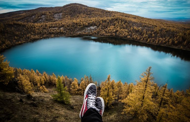 Travel Hacks: 30 Business Leaders' Tips for Efficient and Stress-Free Trips