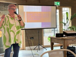FIONA SCOTT GIVING A TALK ABOUT THE MEDIA