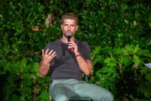jonah-platt-launches-new-podcast-exploring-the-depths-of-jewish-identity