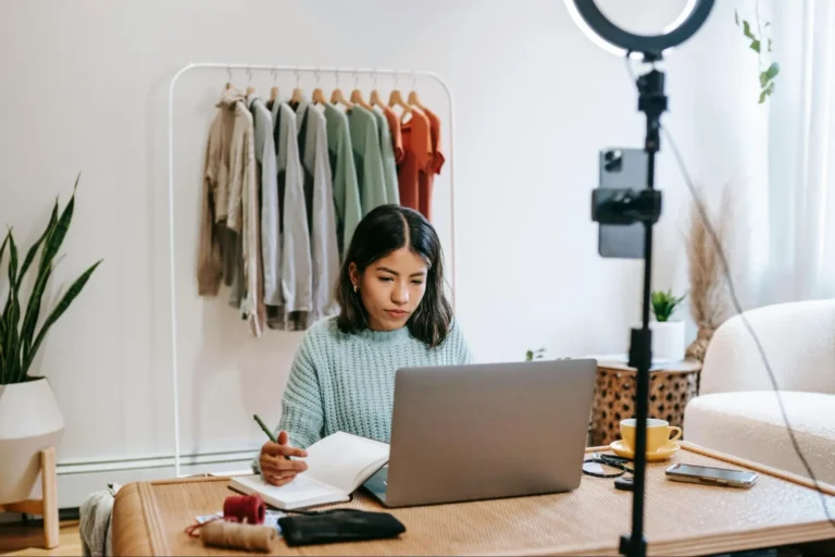 Leveraging Influencer Marketing in E-Commerce: Recommendations from Marketing Leaders