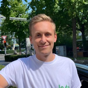 How Oliver Hahn and Peak Insurance Are Changing the Game for Medium-Sized Businesses