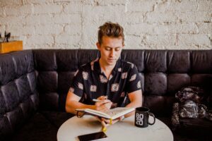 Short Courses vs Online Entrepreneurial Degree: Which Is Better for Startup Founders?