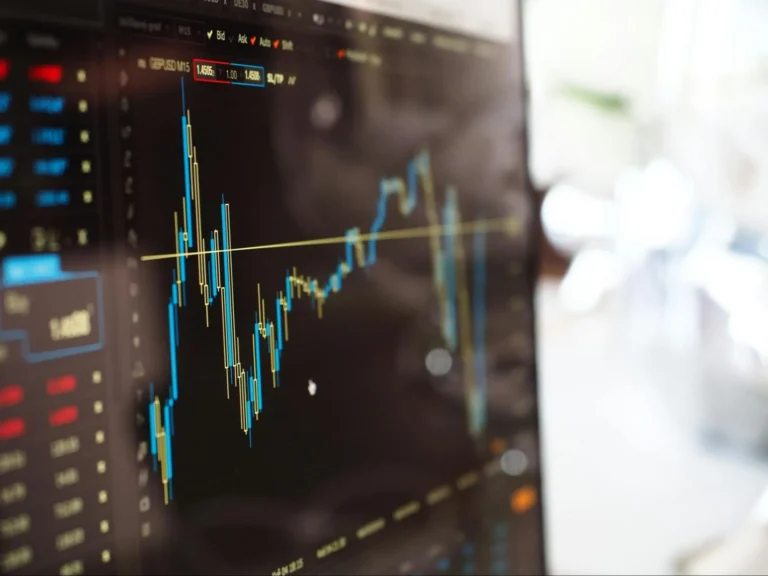 10 Creative Uses of AI in Personal Finance Management