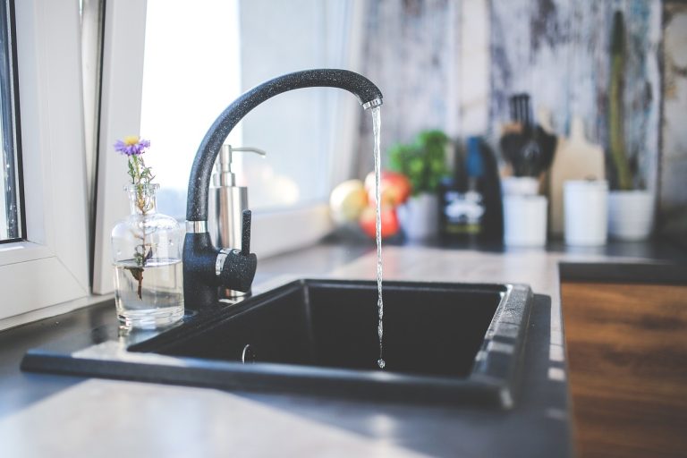 Kitchen Faucet with Running Water